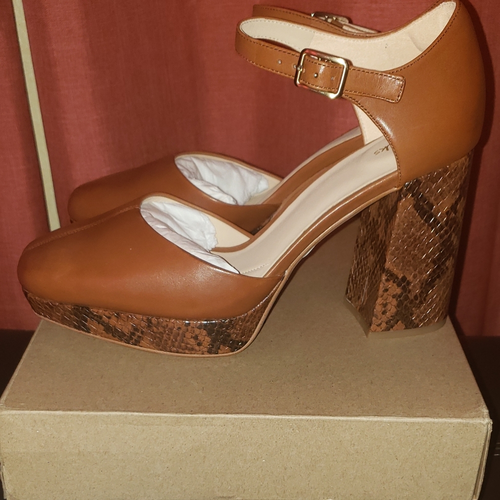 CLARKS - New (Never Worn) SheerStrap100 Platform Heels, Size 9